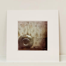 Load image into Gallery viewer, Hubcap, Manea, 1986