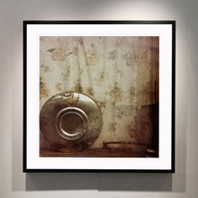 Load image into Gallery viewer, Hubcap, Manea, 1986